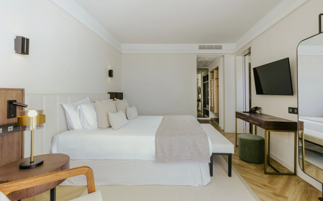 The Golden Coast Beach Hotel