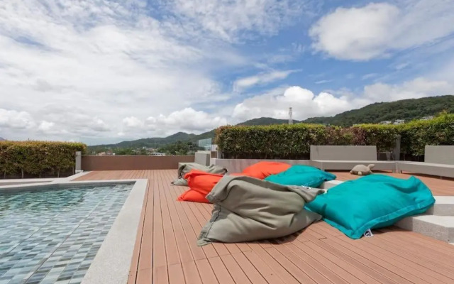 6-Ave Surin Apartment