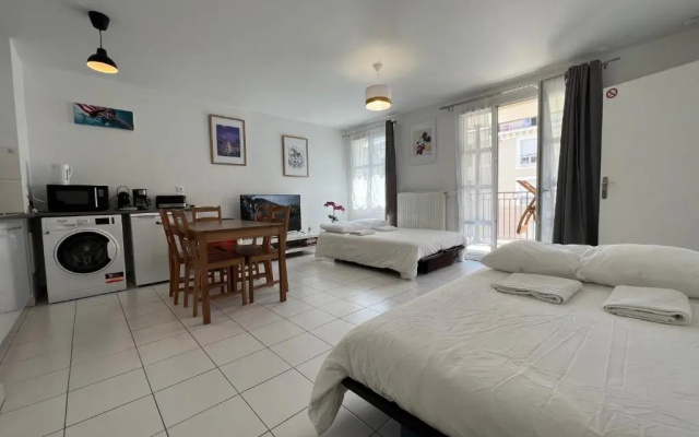 DISNEYLAND PARKS 1,4 Km - Family Suite Apartment - 6 persons maximum