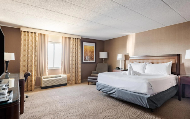 Wyndham Omaha / West Dodge