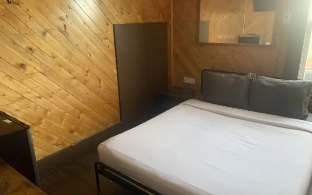 Party Hostel- Canmore Hotel Hostel