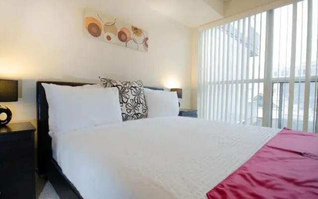 Royal Stays Suites - Blue Jays Way