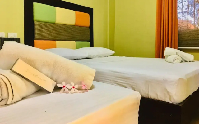 Kamayan sa Palaisdaan Hotel and Resort