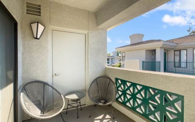 CozySuites at Kierland Commons
