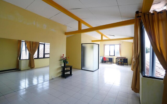 RedDoorz Plus near Undip Tembalang