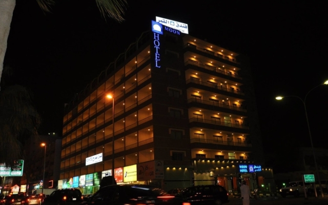 Oyo 411 Moon Hotel