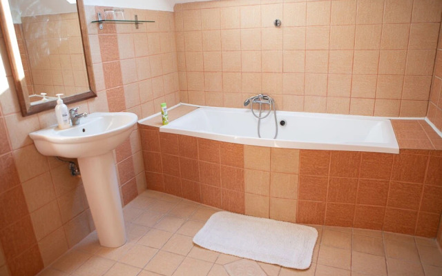 Hunyadi Panzió- Apartmanház