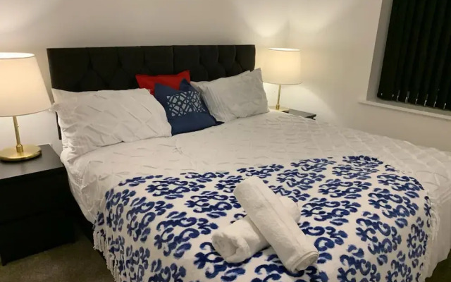 Brand New Entire 4 Bed House/multiple Parking