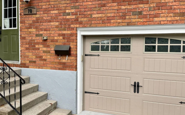 Adorable 1 Bedroom Suite With Kitchen &