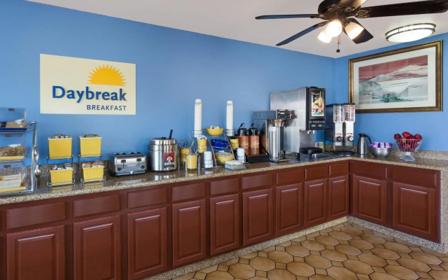 Quality Inn & Suites near Downtown Mesa