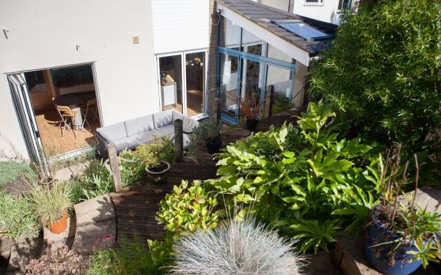 4 Bedroom House in Village Edge of Bath