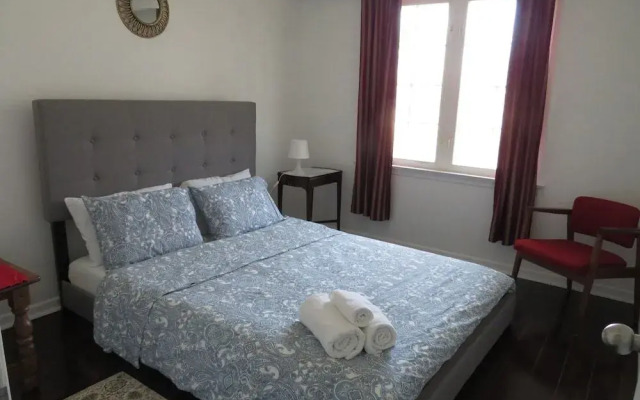 Comfortable Residence in Toronto