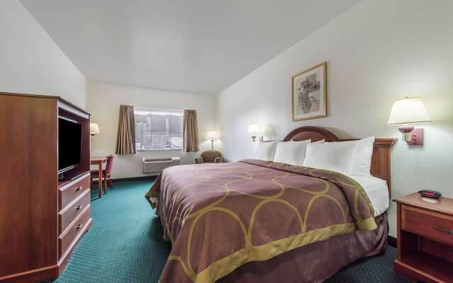 Super 8 by Wyndham Weatherford