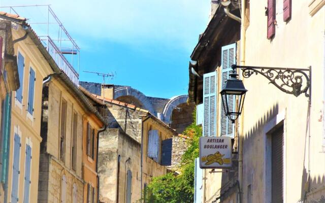 Cosy spacieux ,calme à 200 m des Arènes, wifi