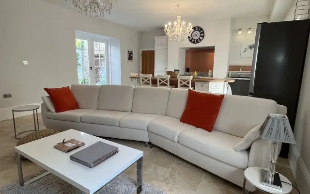 Stunning and Luxurious Manor House Holiday Home