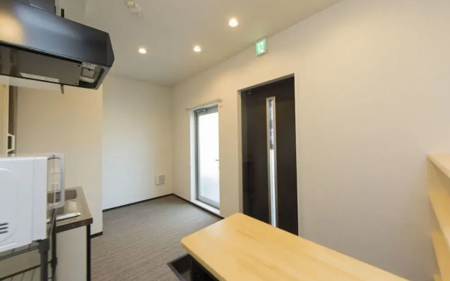 Ryoma Higashiazuma - Hostel