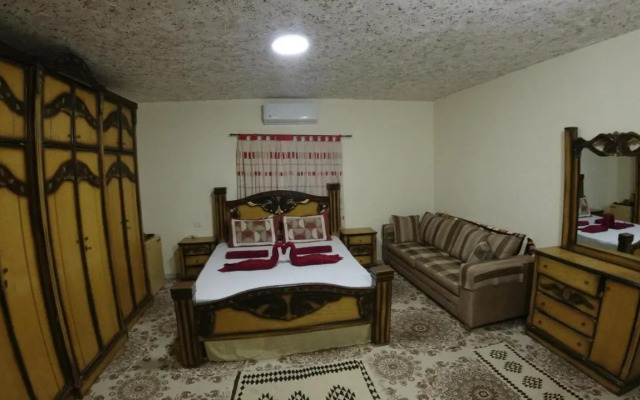 Petra Antique House