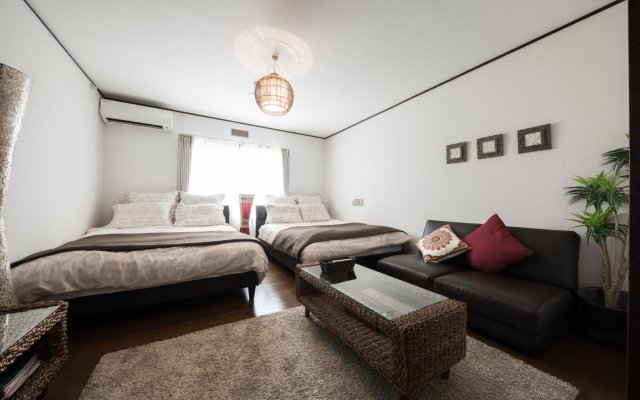 MOON BEACH The best location ever  Cottage style – Guest Rooms – Onna