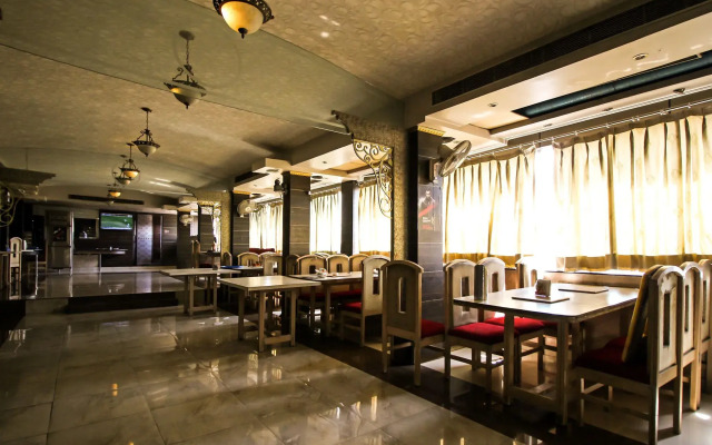 OYO 8429 Hotel Raj