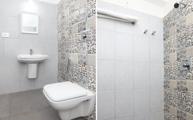 OYO 17106 Hotel Royal