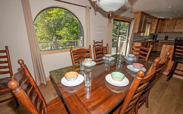 596 Danube Drive 3 Bedroom Home by RedAwning