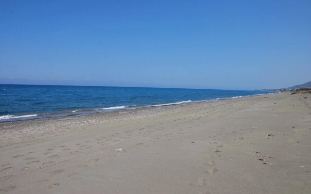 Blue - Beach Front Spectacular Villa Sleeps 10