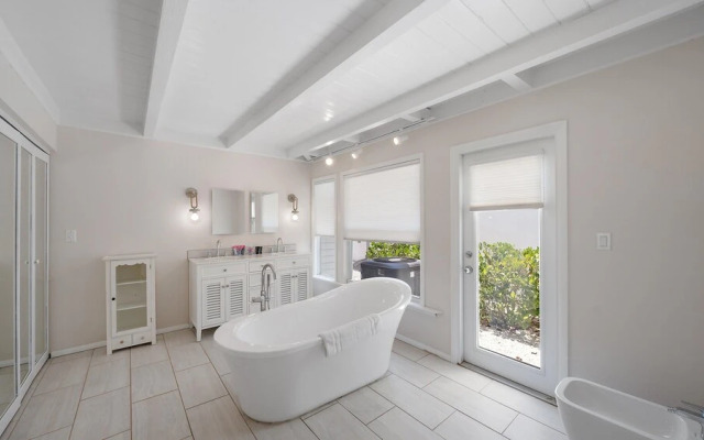 Tropical Siesta 2 Bedroom Home by RedAwning