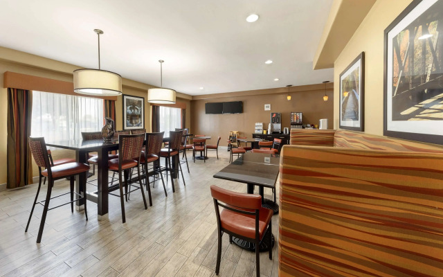 Best Western Greentree Inn & Suites