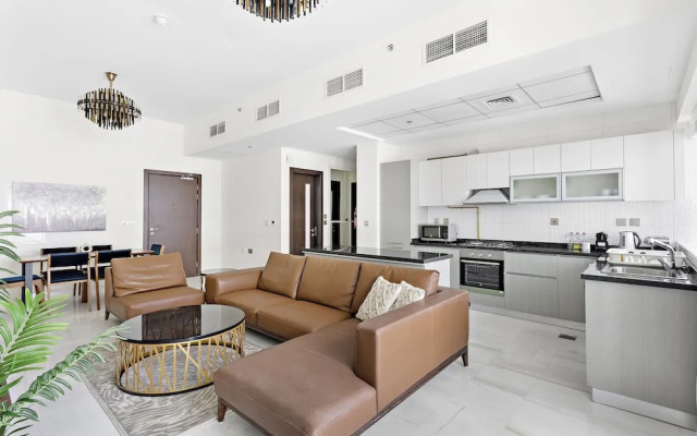 WelHome - Opulent Retreat With Panoramic Cityscape Views