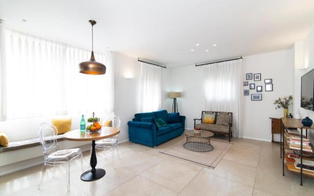 Rabin Square by TLV2RENT