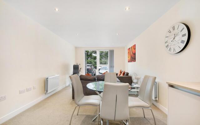 Alder House Serviced Apartment Maidenhead