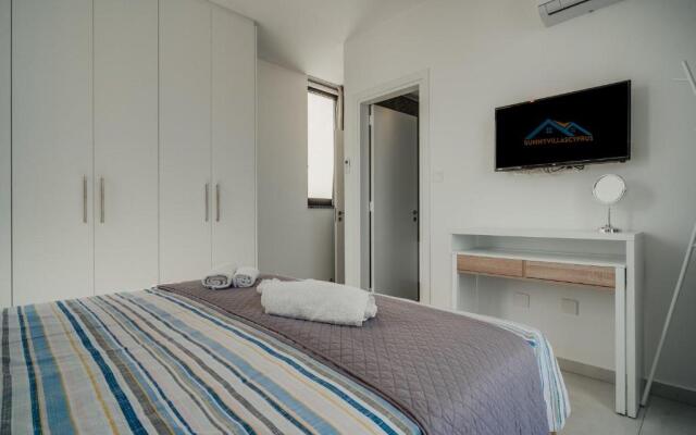 SunnyVillas 4BR New Villa Private Pool in Pernera