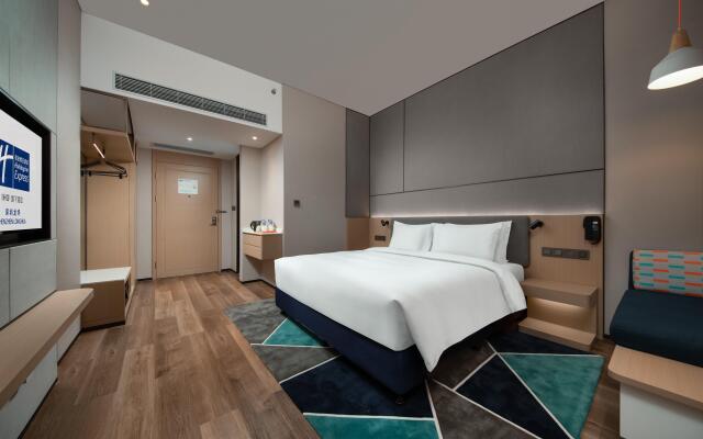 Holiday Inn Express Shenzhen Longhua by IHG