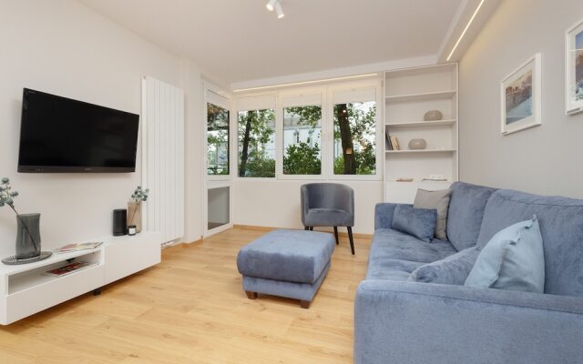 Warsaw City Centre- Srebrna by Renters