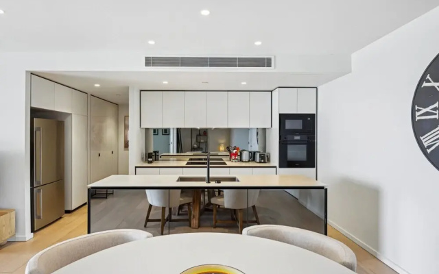 Glorious Ocean Views, 2-bed, Pool & Amenities