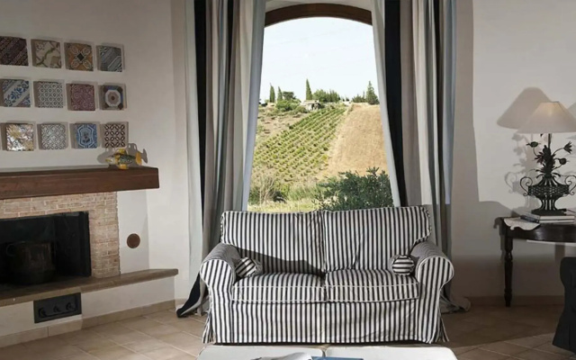 Independent villa up to 16 guests-VILLA DELLO ZINGARO