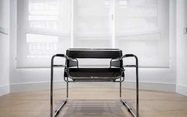 Velazquez Apartments by FlatSweetHome