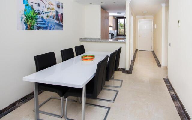 Spacious two bedroom apartment 1012