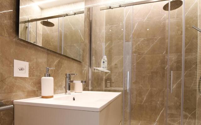 Lake Modern Suites - Free Parking & Self Check-in