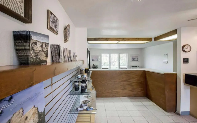 Deer Lodge Motel