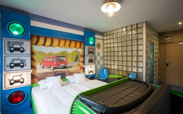 Retro Hotel Garage