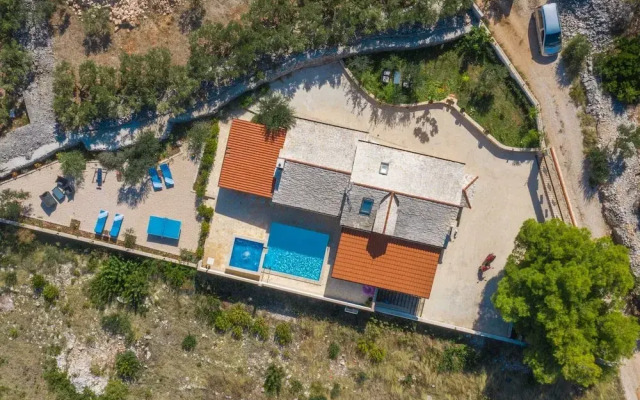 Villa Anabella - Four Bedroom Villa With Swimming Pool