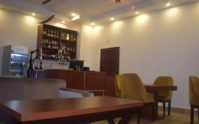 City Cruz Hotel