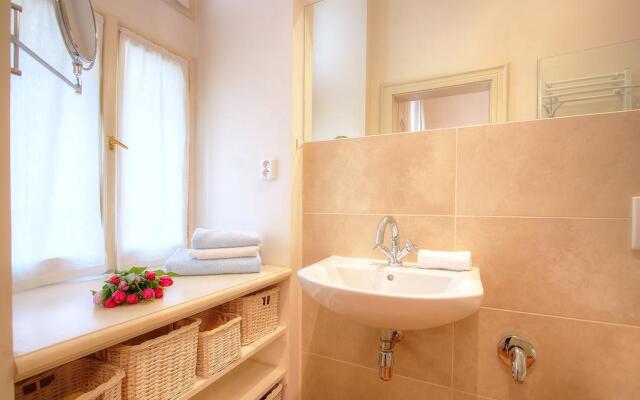 Botanical garden apartment