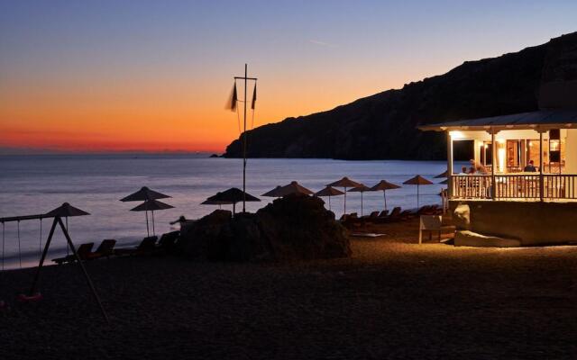 Volcano Luxury Suites Milos - Adults Only