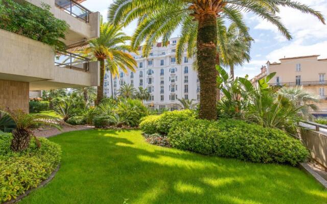 Gray d'Albion YourHostHelper