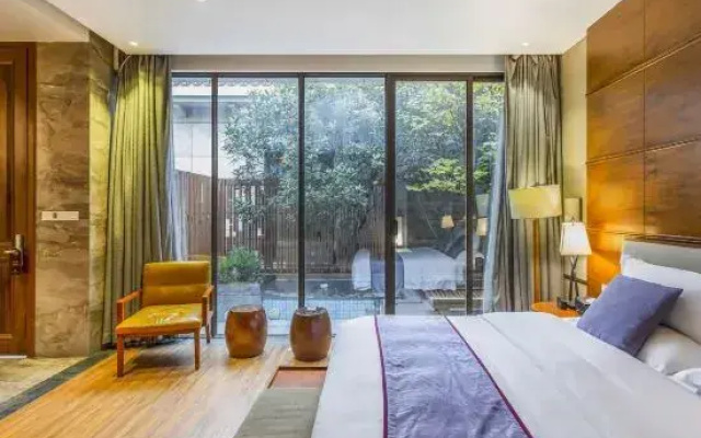 Sanmenxia Feicui Lichi Hot Spring Resort Hotel