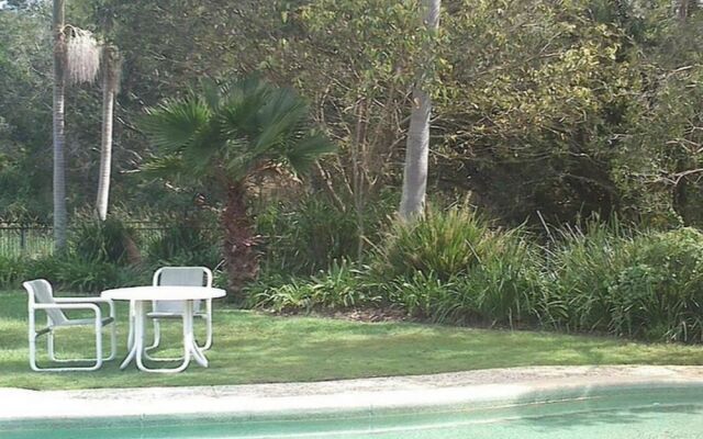 Treetops Lakeside Guesthouse