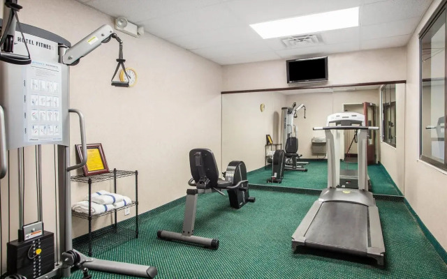 Quality Inn and Suites Arnold - St Louis