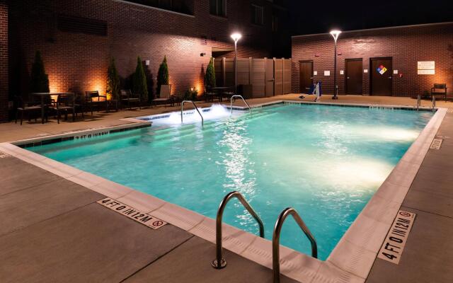 Courtyard by Marriott Charlotte Northlake